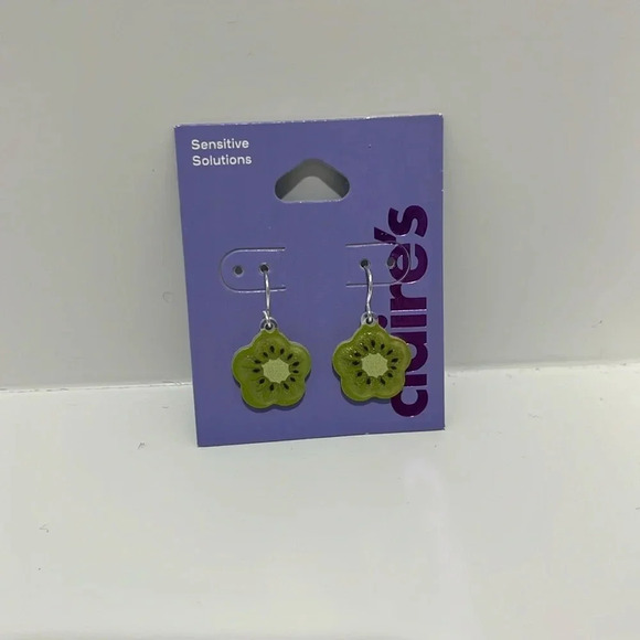 Claire’s bundle with backpack, 3 bracelets, 6 hair clips, pen and earrings - Picture 7 of 13